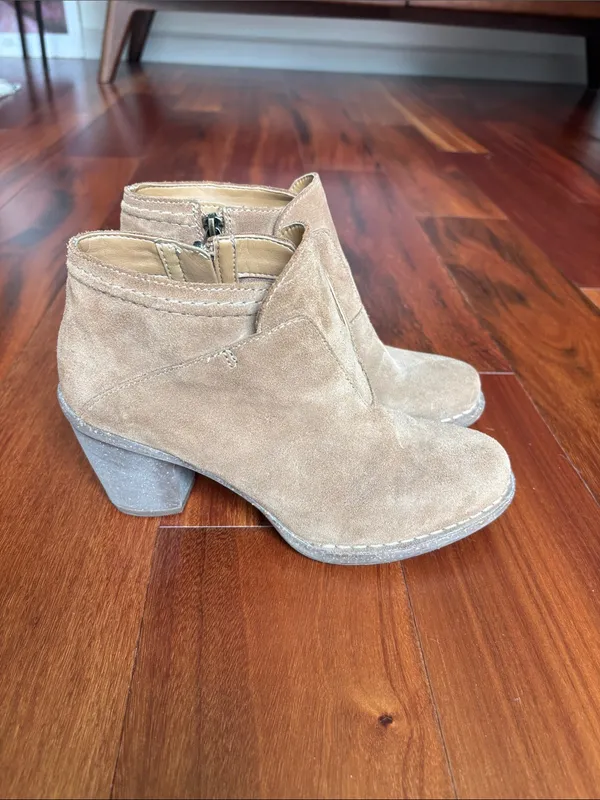 Clarks suede ankle boots - Image 2