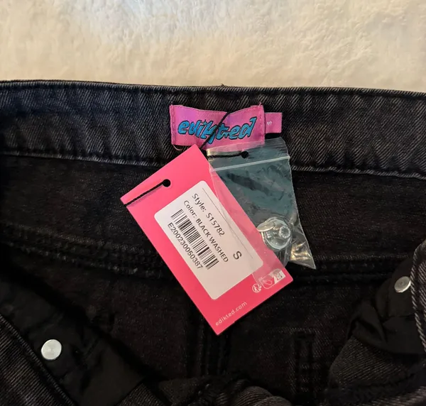 Edikted Petite Raelynn Washed Low Rise Jeans - Image 4