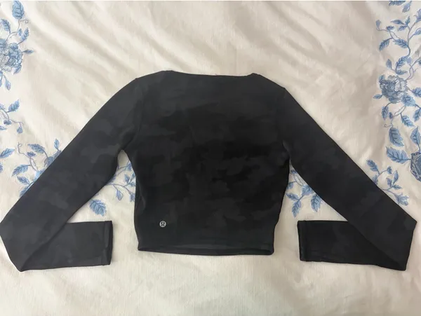Lululemon black camo long sleeve  - Image 4