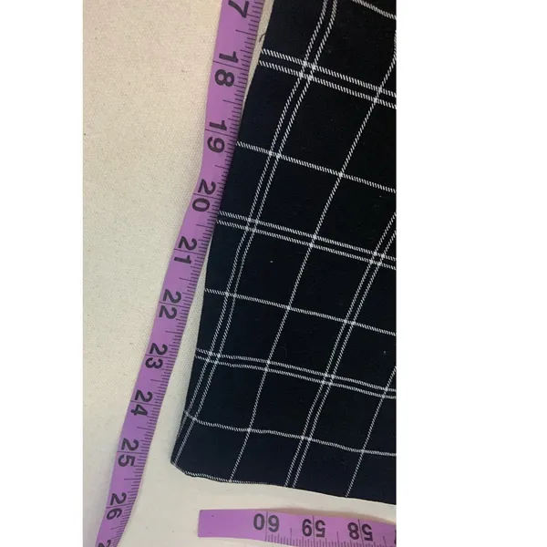 Women’s Old Navy Pixie Mid-Rise Plaid Checkered Capri Pants Black Grid Size 16 - Image 7