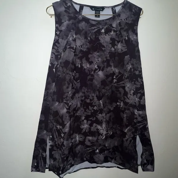 Athleta Zephyr Refined Tank Top in a black floral pattern small‎ - Image 3