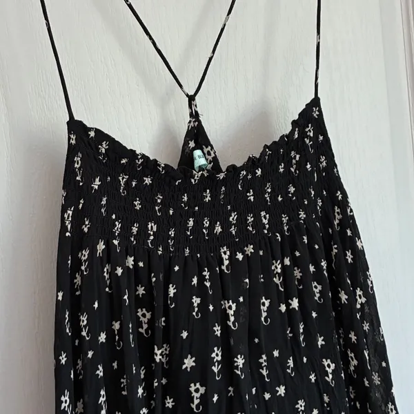 Kimchi Blue Urban Outfitters Black Floral Smocked High Low‎ Mini Dress Large NWT - Image 10