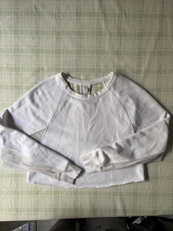 Alo Yoga Women's Cropped Long-Sleeve Pullover Top - White - Image 6