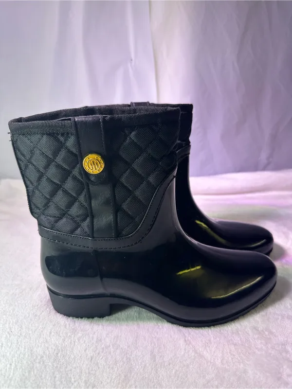 Tommy Hilfiger Black Quilted Gloss Rain Ankle Boots - Image 4