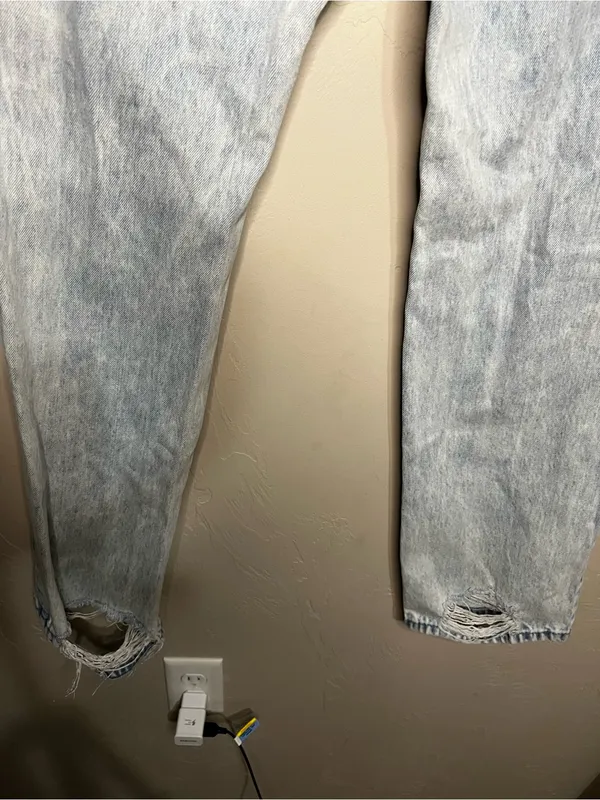 Kancan High Rise Button Fly Distressed Acid Wash Straight Leg Denim Jeans‎ - Image 10