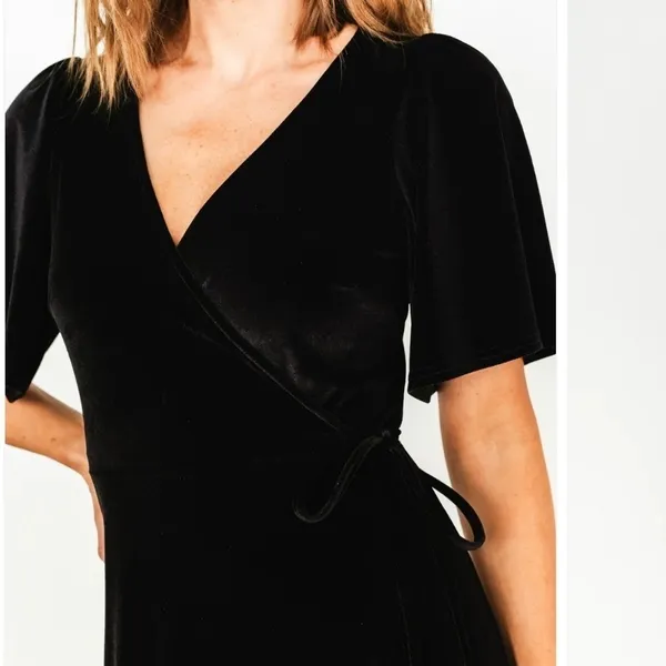 Baltic Born NWOT Katelyn Velvet Maxi‎ Dress Black Wrap Flutter Sleeve Gown XS - Image 5