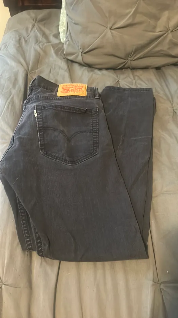 Levi’s Jeans Dark Wash - Image 5