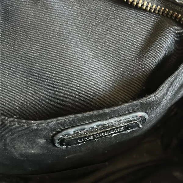 Chic Black Crossbody Bag - Image 9