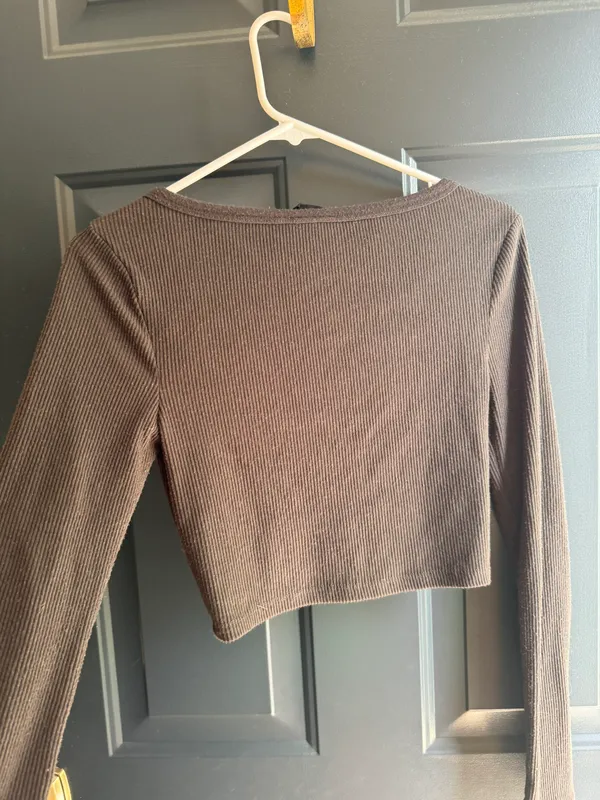 Urban Outfitters Long Sleeve Cropped Top - Image 4