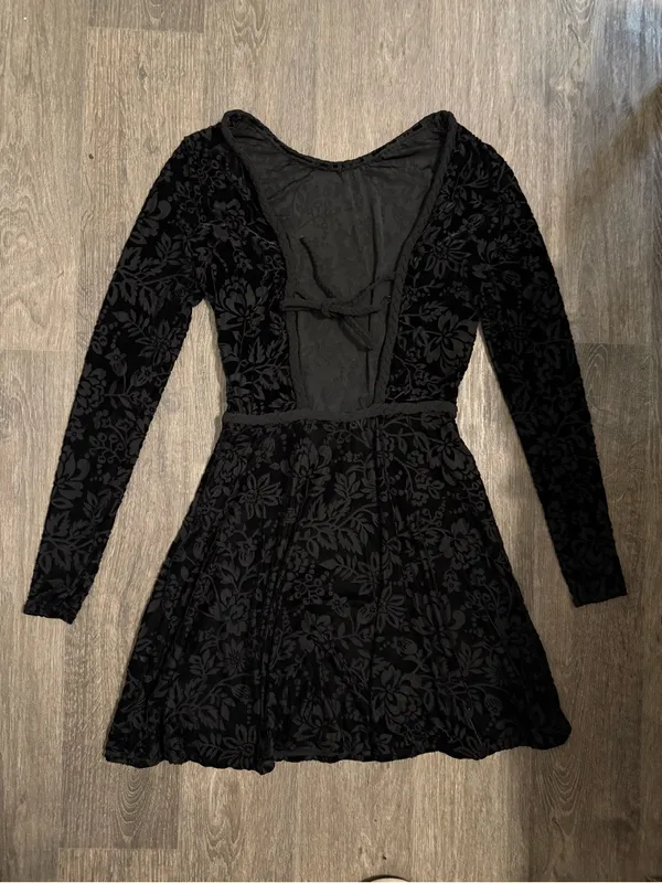 Black Floral Velvet Backless Fit-and-Flare Dress - Image 2