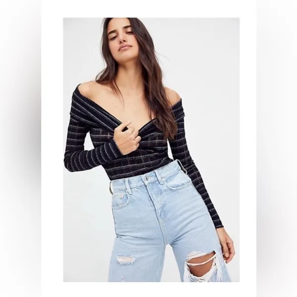 Free People Snowbunny Girlfriend off the shoulder top size med stretchy fabric - Image 2