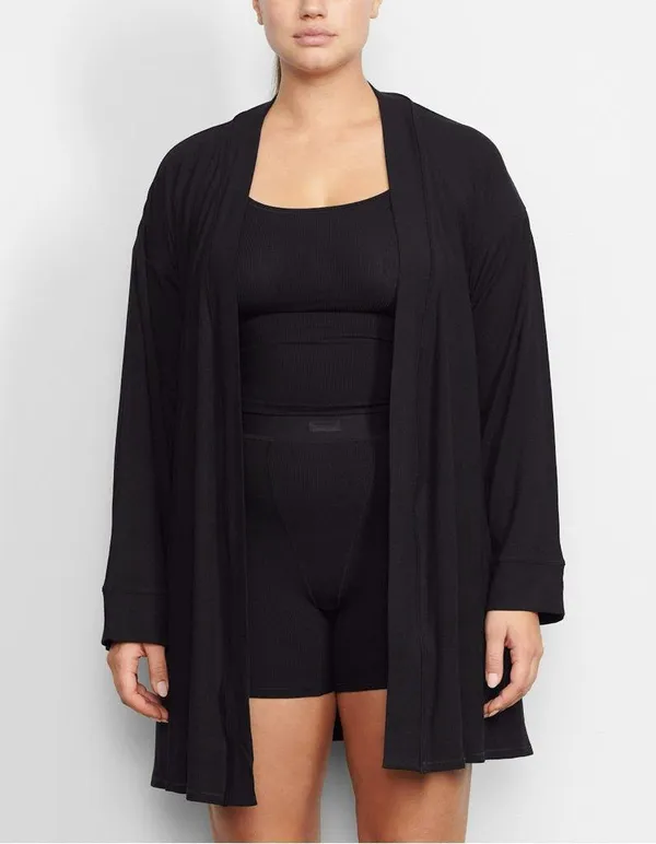Skims Soft Lounge Robe In Onyx - Image 4