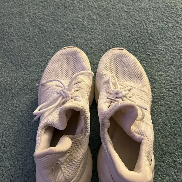 Amazon Women's White Sneakers - Image 4
