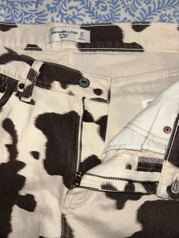 NWT women’s Abercrombie Cow print jeans trousers 27 - Image 3
