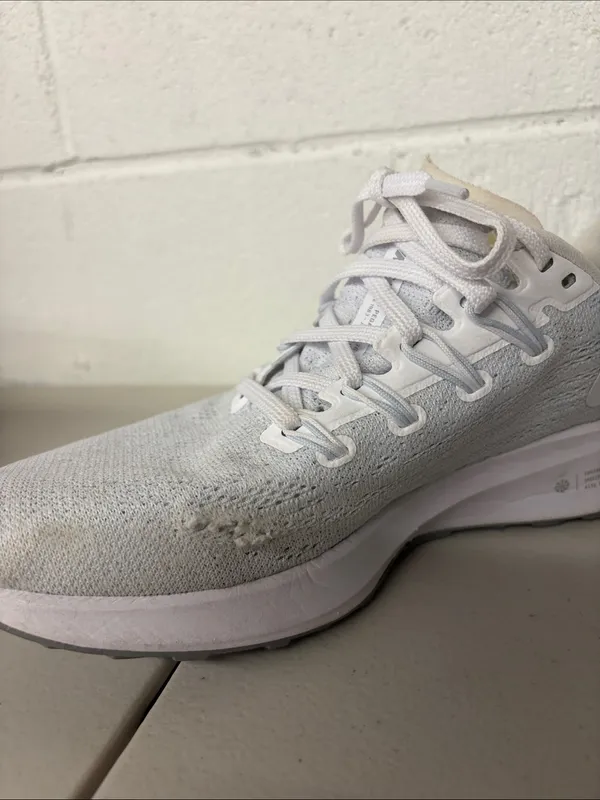 Nike sz 8 Women’s Light Gray/White Running Sneakers AQ2210-100 - Image 4