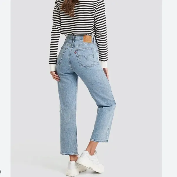 NWT Levi's Ribcage Straight Ankle Jeans - Image 2
