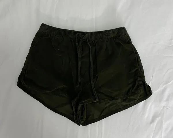 H&M Olive Green Ribbed Shorts - Image 3