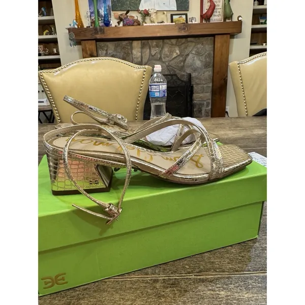 NIB Sam Edelman Whitley Ankle Strap Sandals Size 8 Gold Croc Embossed - Image 3
