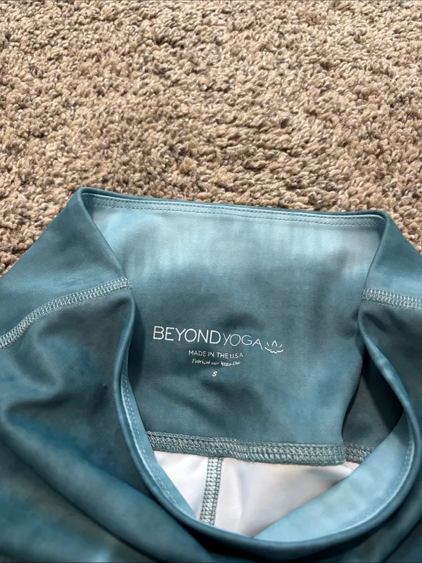 Beyond Yoga Leggings size small - Image 5
