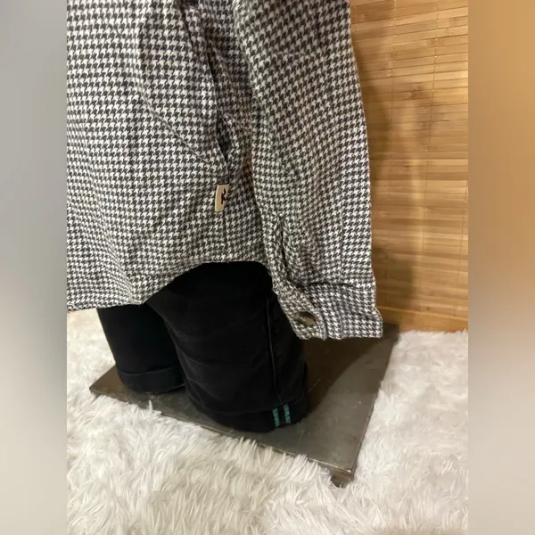 Hollister Boyfriend Fit gray white houndstooth flannel jacket shacket shirt XS - Image 4