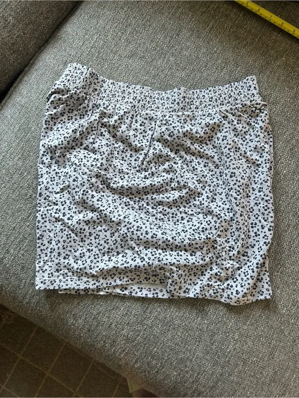 Gap Animal Print White & Black Lightweight Sleep Shorts w/elastic waist | Large - Image 3