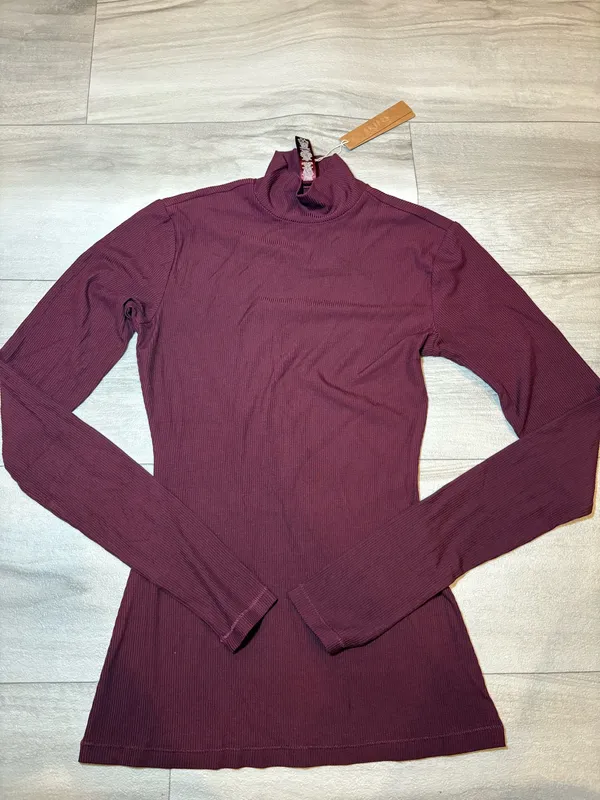 Skims soft lounge mock neck long sleeve top Color Bordeaux - Image 2