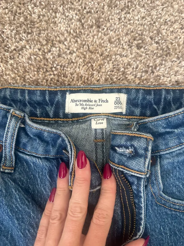 American Eagle Curve Love High Rise 90s Relaxed Jean - Image 4