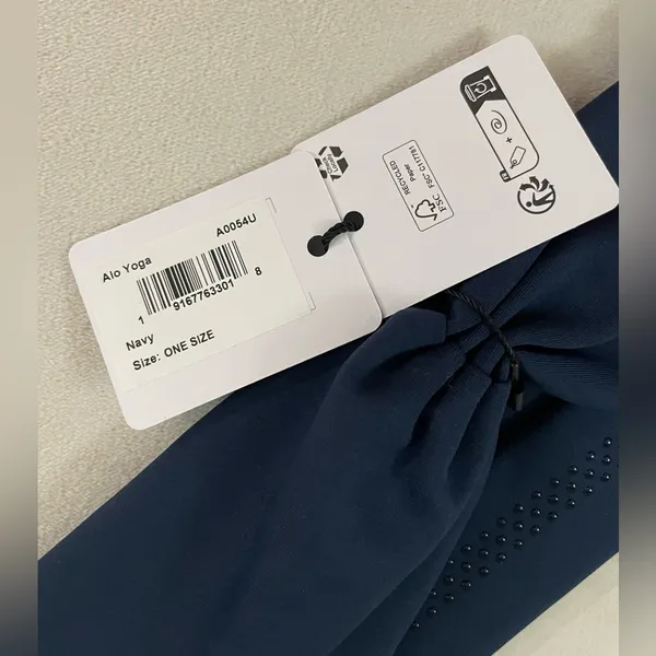 ALO Yoga NWT Airlift Headband Navy Blue Grips and scrunched back White Alo Logo - Image 7