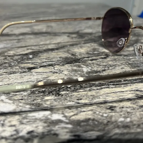 Chic Green and Gold Sunglasses - Image 7