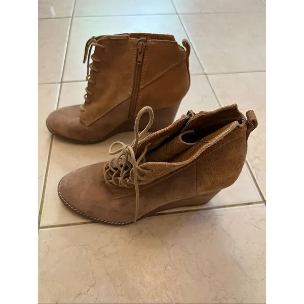 Lucky Brand Tan Yoanna Suede Wedge Bootie Women's Size 8 - Image 4