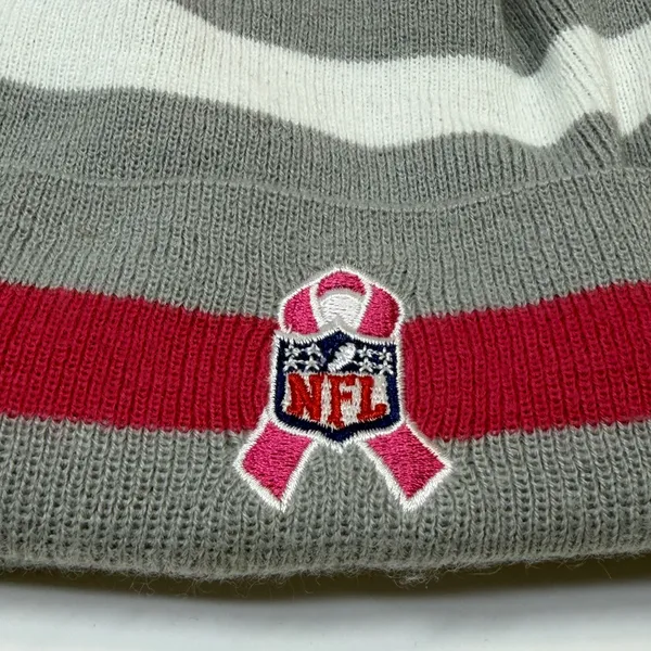 Green Bay Packers New Era Beanie Womems Gray Pink Breast Cancer Awareness Pom - Image 3