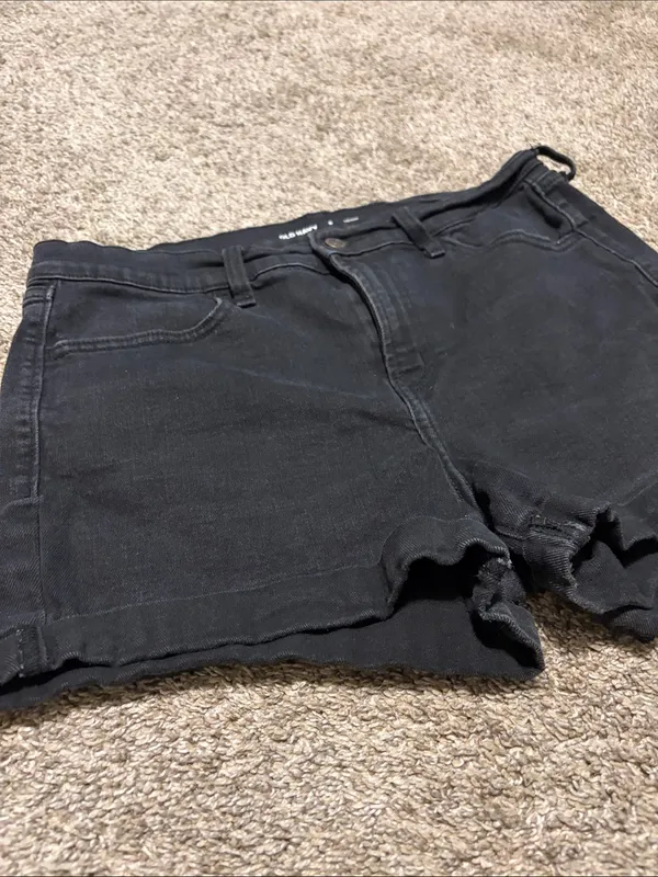 Old Navy Women’s Black Mid Rise 3” Denim Shorts‎ Size 8 - Image 3