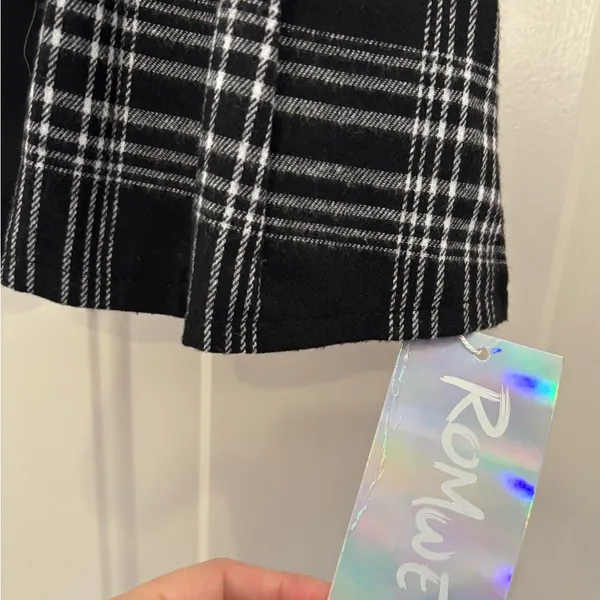 ROMWE Black Skirt with Plaid and Heart Accents M (6) - Image 6