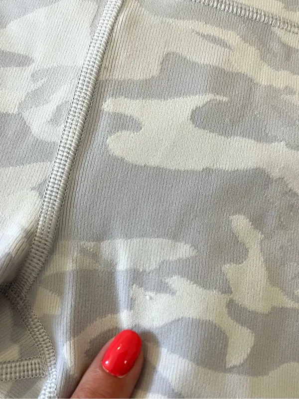 Lululemon Camo Biker Shorts Gray Size 6 - Image 6