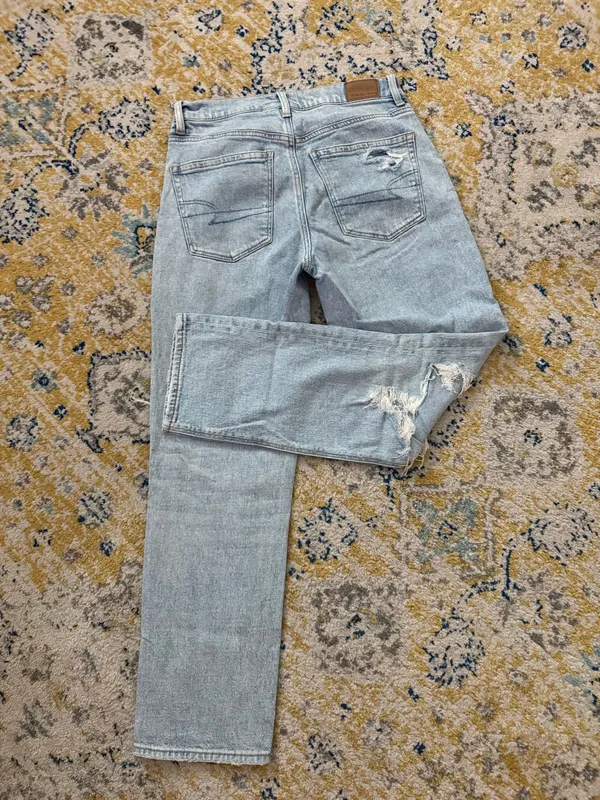 American Eagle Distressed Jeans - Image 4