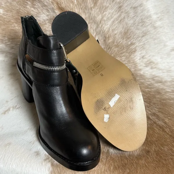 Dolce Vita Buckle Black Leather Biker Bootie Size 8 A22‎ - Image 10