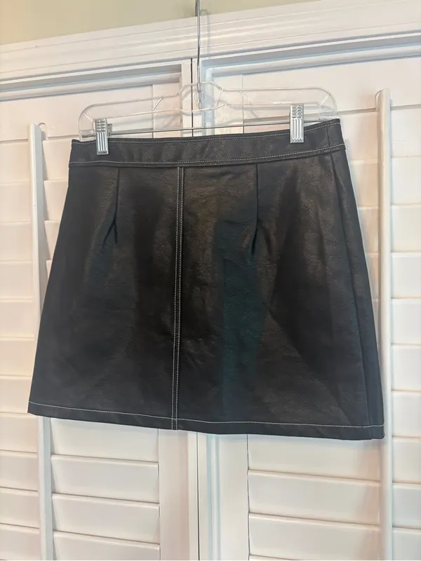 Vestique Black Faux Leather Mini Skirt‎ Size Medium - Image 2