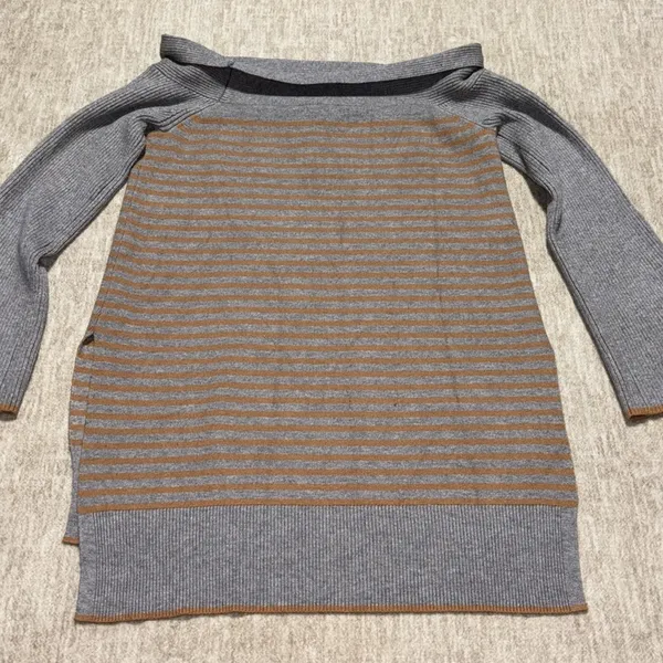 Small Anthropologie Sweater cowl neck grey and tan bell sleeve slits - Image 5