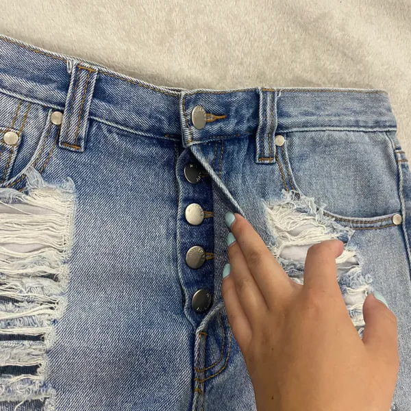 MINKPINK High Waisted Distressed Denim Shorts Size Large - Image 4