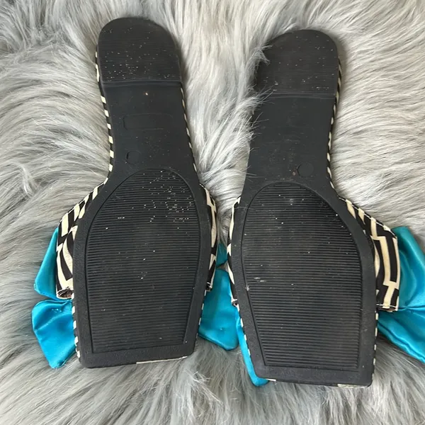 EUC Betsey Johnson Turquoise and Pink Bow Slides sz 6 - Image 4