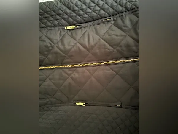 Crown & Ivy Quilted Black Sleeveless Vest Jacket - Classic Lightweight Outerwear - Image 3