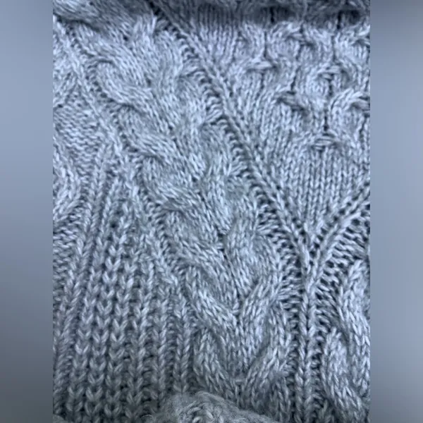 Abercrombie Nice crewneck sweater LIKE NEW💙 - Image 6