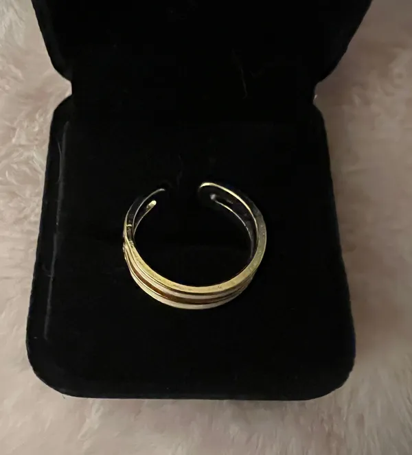 Gorgeous Ladies Golden Faux Gemstone Adjustable Statement Ring Size 7-9 - Image 2