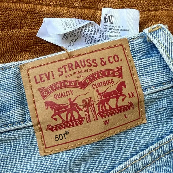 Levi's Women's Light Wash Micro Vibes 501 Original Shorts Size 25 - Image 8