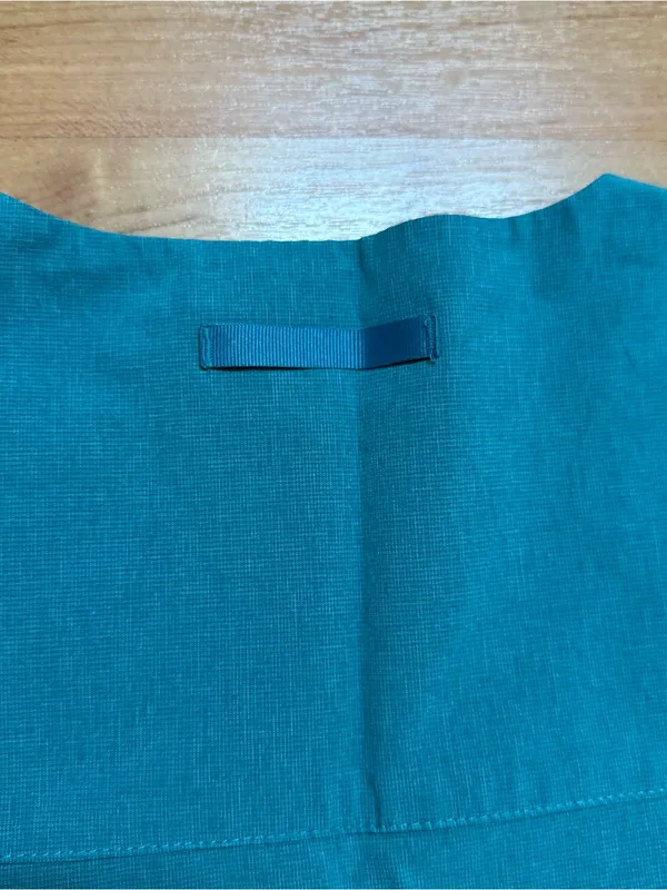 FIGS FIONe.a.c. Lekei Utility Scrub Top in Marine Size XS - Image 8