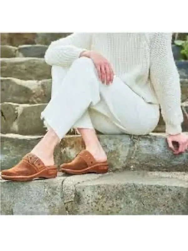 Born Women's Banyan Slip On Leather Clogs size 6 Brown Distressed Suede Leather - Image 3