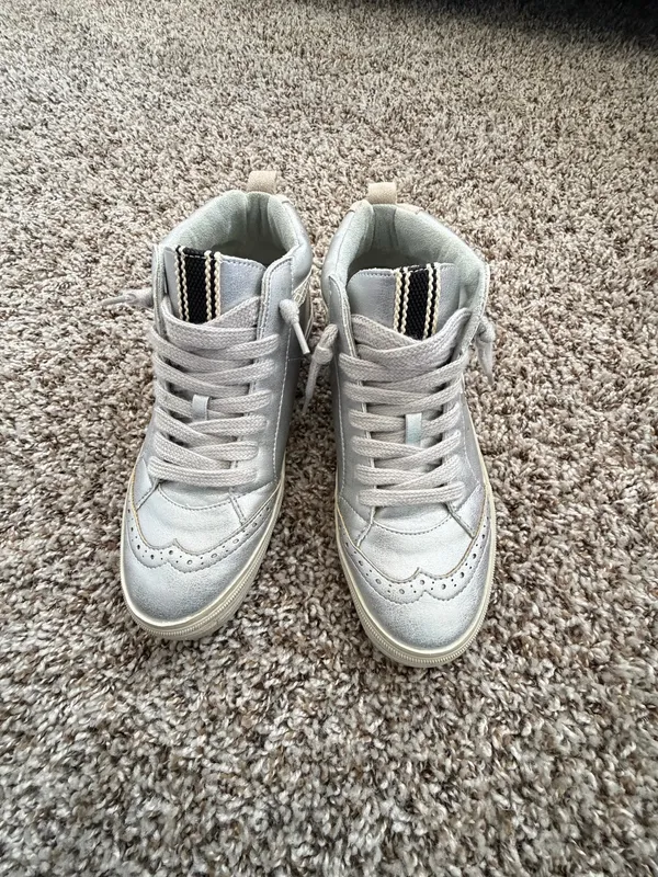 Shushop Sneakers Silver Size 6.5 - Image 4