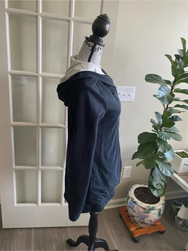 Black lululemon savanasa jacket size 6 - Image 2