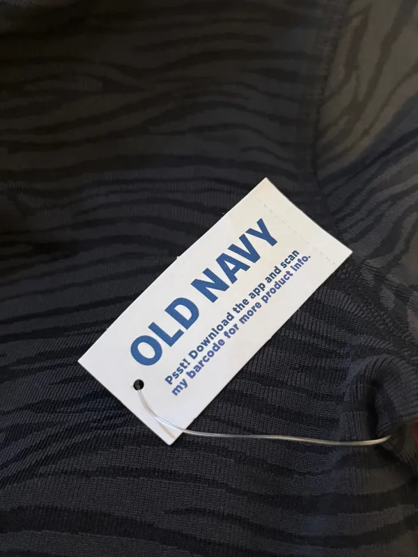 Old Navy Seamless Jacquard Mock- Neck Half-Zip Top - Image 4