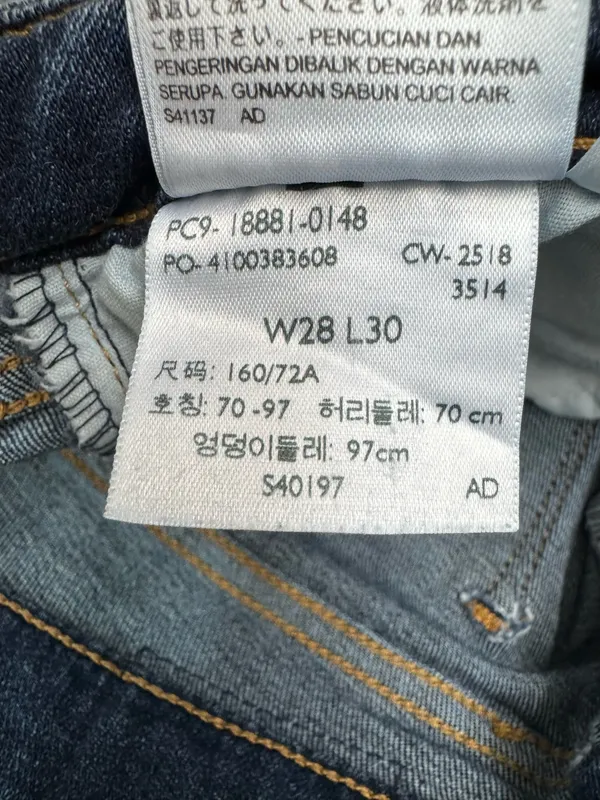 Levi’s 711 Skinny Jeans Size 28 - Image 7